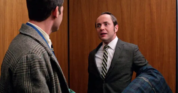 Pete Campbell (Vincent Kartheiser) angrily talks to Bob Benson (James Wolk) in an elevator in an episode of Mad Men